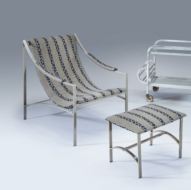 FAUTEUIL et son ottoman à armature en acier...