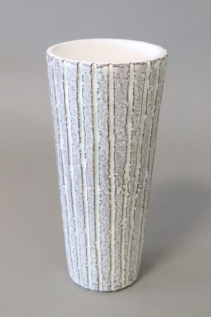 VASE cornet en faïence émaillée bleu gris...