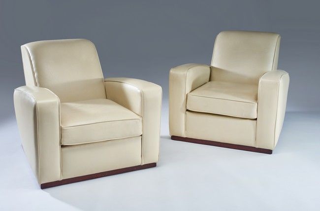 PAIRE DE FAUTEUILS CLUB en acajou et placage...