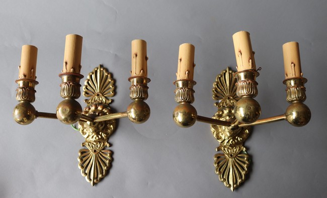 PAIRE D'APPLIQUES en bronze doré et ciselé...