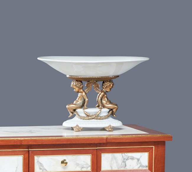 GRANDE COUPE sur piédouche en porcelaine...