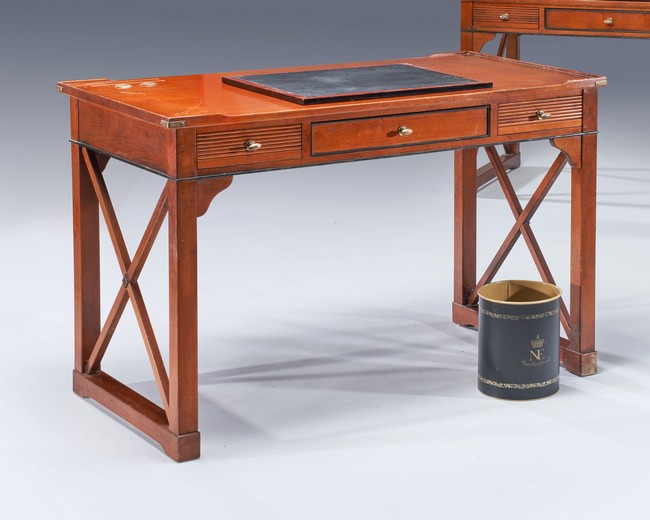 BUREAU de marine rectangulaire en teck, ouvrant...