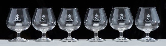SIX VERRES à digestif en verre, chiffrés...