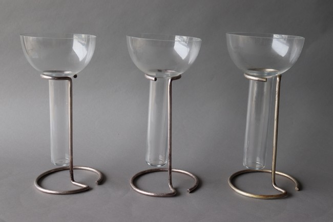 SUITE DE DIX BOUQUETIERES en verre à monture...