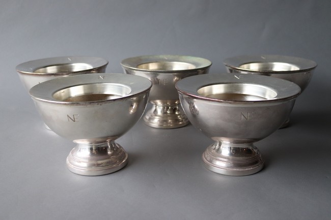 ENSEMBLE DE CINQ GRANDES COUPES à caviar...