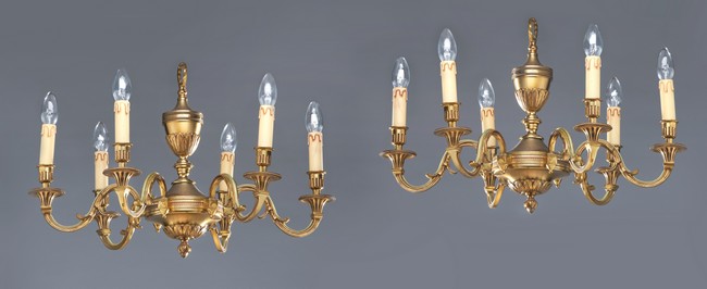 PAIRE DE LUSTRES en bronze doré et ciselé...