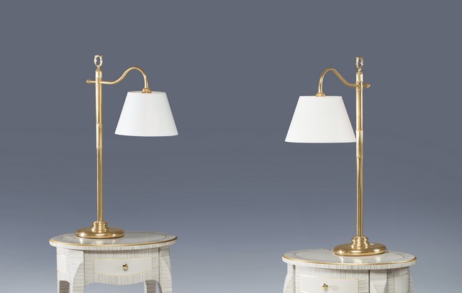 DEUX LISEUSES en métal doré à une lumière...