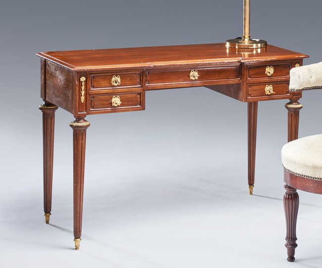 PETIT BUREAU plat, en bois teinté façon acajou,...