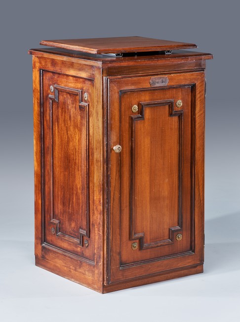 CAISSON MINI-BAR en chêne teinté façon acajou,...
