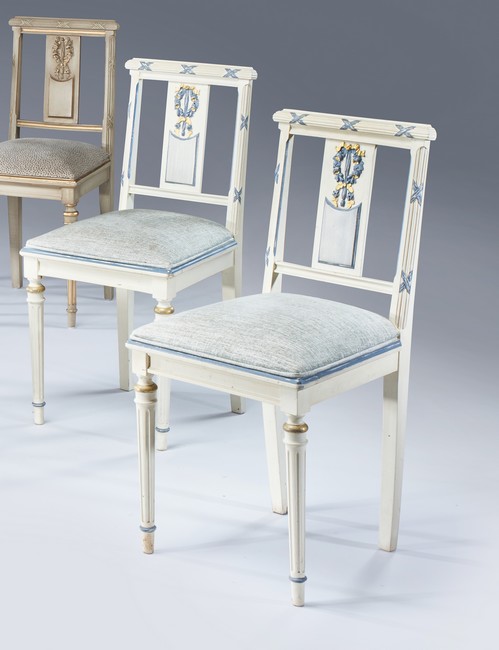 DEUX PAIRES DE CHAISES à dossier plat ajouré,...