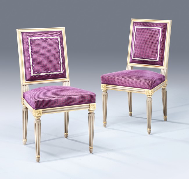 PAIRE DE CHAISES à dossier droit carré, en...