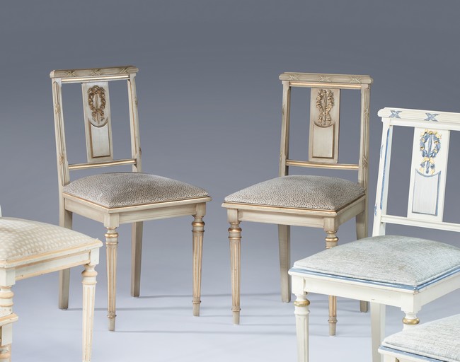 PAIRE DE CHAISES à dossier plat ajouré, en...