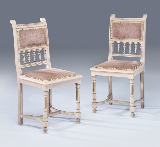 PAIRE DE CHAISES à dossier droit souligné...