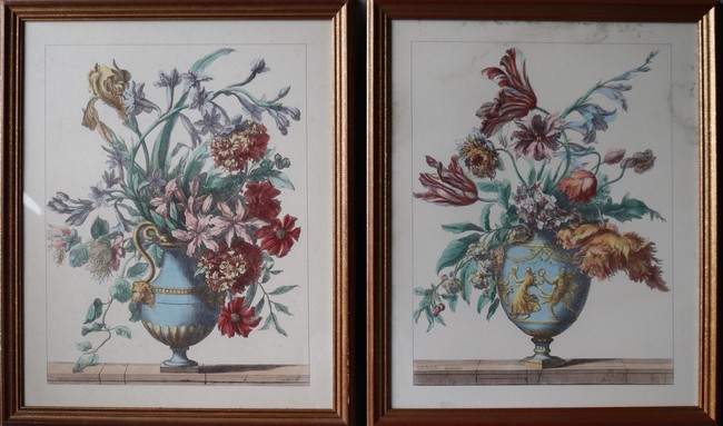 DEUX REPRODUCTIONS représentant des Vases...