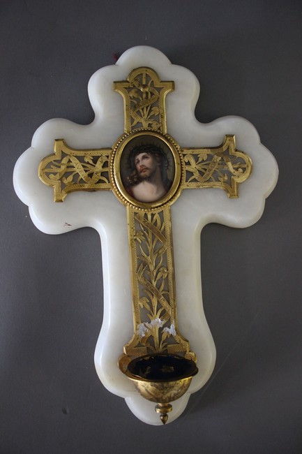 *CRUCIFIX sur onyx et bronze doré à émaux...