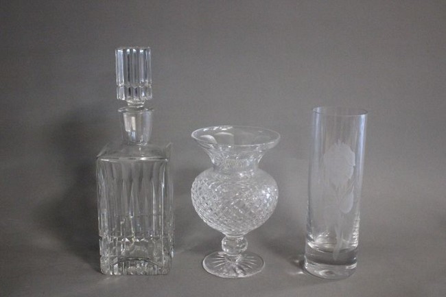 VASE en cristal de forme balustre à décor...