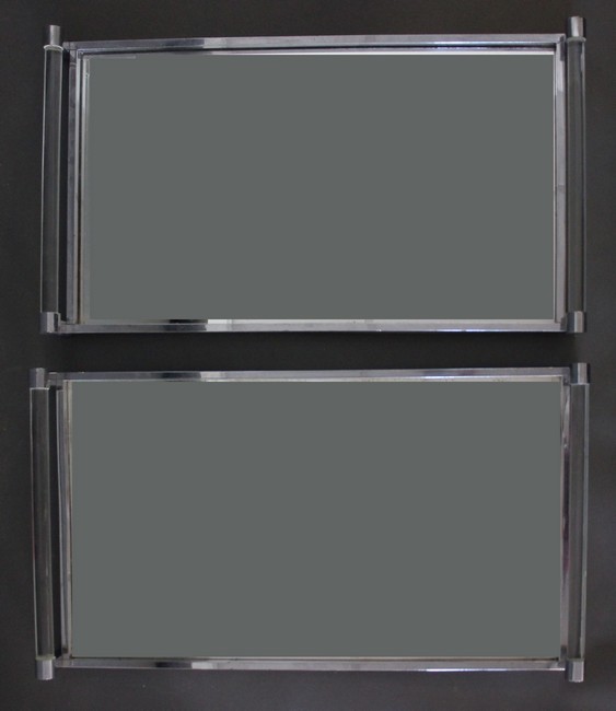 PAIRE DE PLATEAUX rectangulaires, à anses...