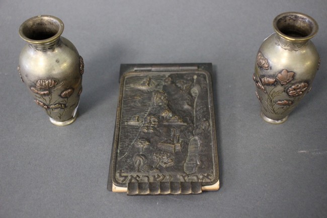 CARNET ET SA RELIURE en bronze ciselé.