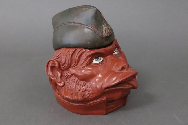 POT A TABAC en céramique polychrome figurant...