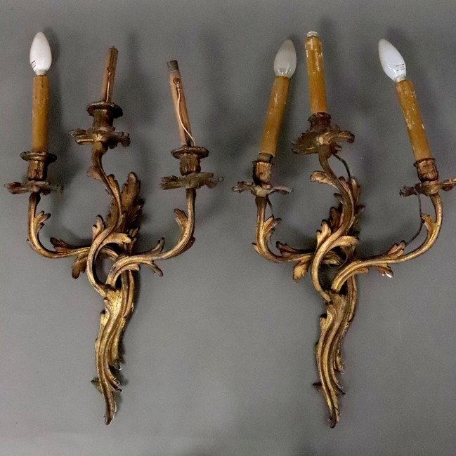 PAIRE D'APPLIQUES en bronze doré à trois...