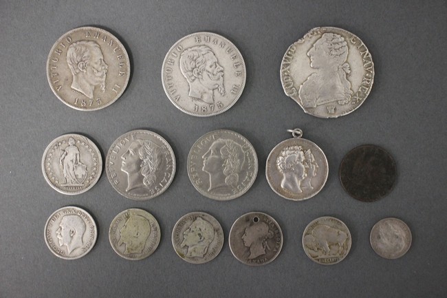 LOT DE 13 MONNAIES en argent, comprenant...