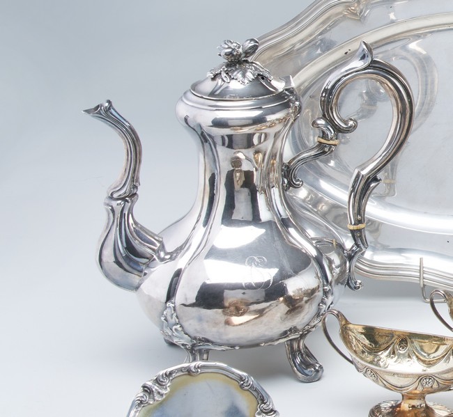 THEIERE en argent de forme balustre en argent...