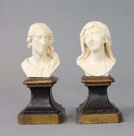 CHRIST et VIERGE en buste, formant pendants,...