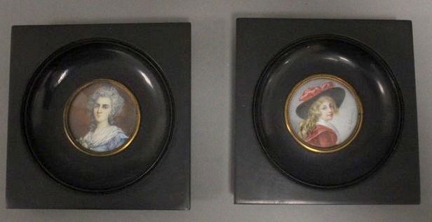 DEUX MINIATURES rondes représentants un portrait...