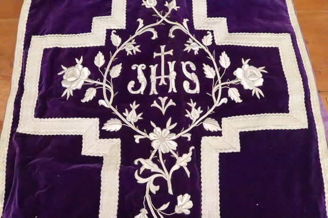 ENSEMBLE DE TISSUS RELIGIEUX comprenant ...
