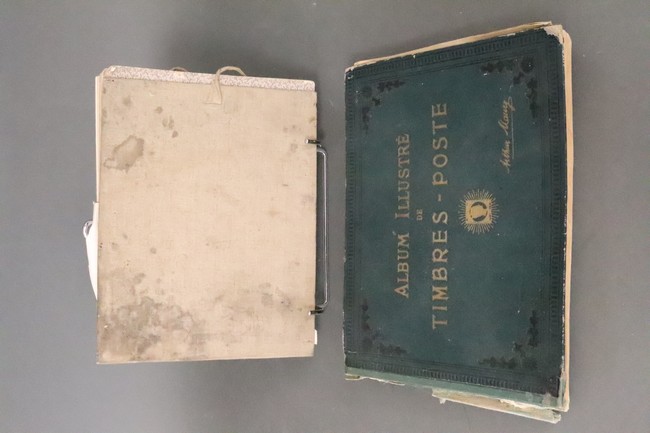 CARNET DE DESSIN à l'italienne, toilé, avec...