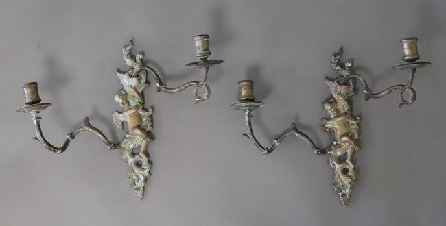 PAIRE D'APPLIQUES en bronze à deux bras de...