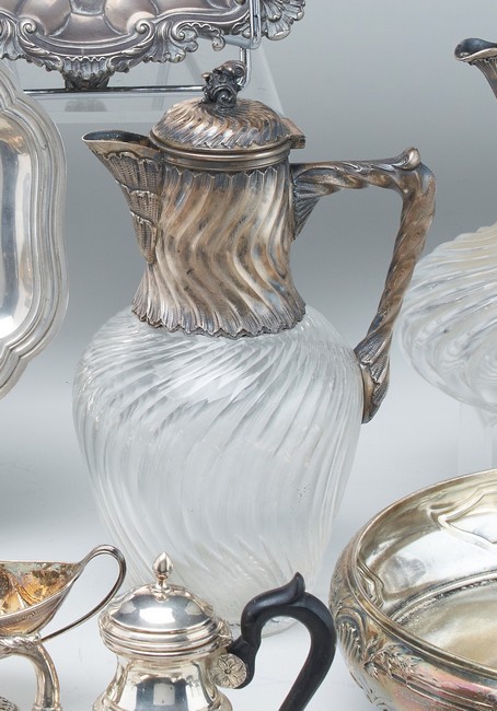 CARAFE en cristal de forme balustre à cannelures...