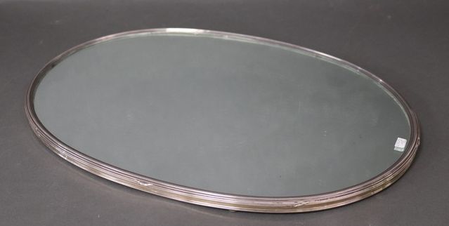 SURTOUT DE TABLE ovale à fond de miroir,...