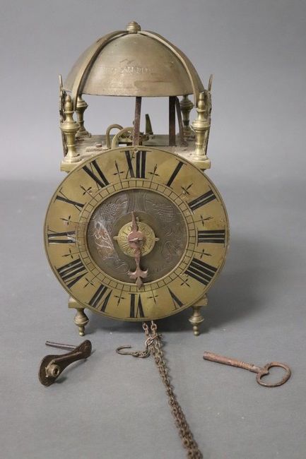 PENDULE lanterne ou capucine, à cage en bronze,...