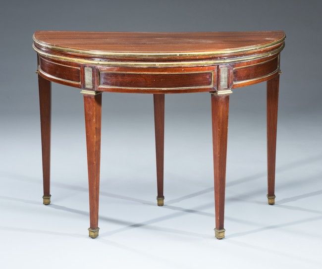 TABLE DEMI-LUNE en acajou et placage d'acajou...