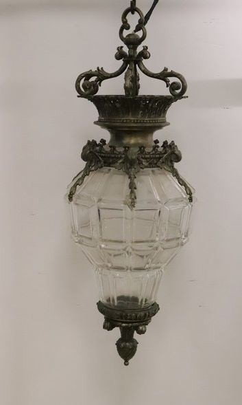LANTERNE en verre moulé à monture en bronze...