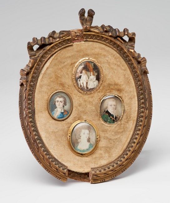 QUATRE MINIATURES ovales du XVIIIe siècle,...