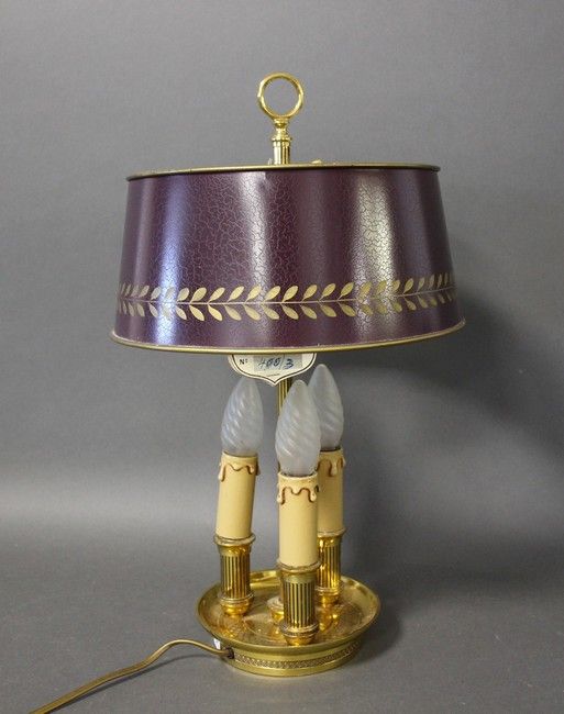 LAMPE BOUILLOTTE en métal doré à trois lumières...