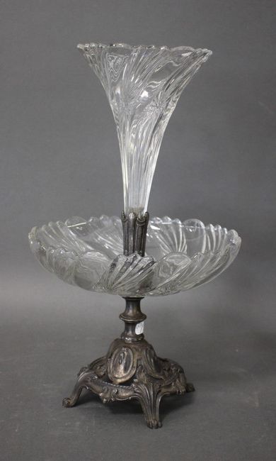 COUPE de présentation en verre moulé, à vasse...