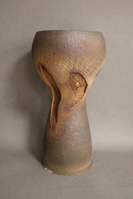 GRAND VASE globulaire en céramique brune...