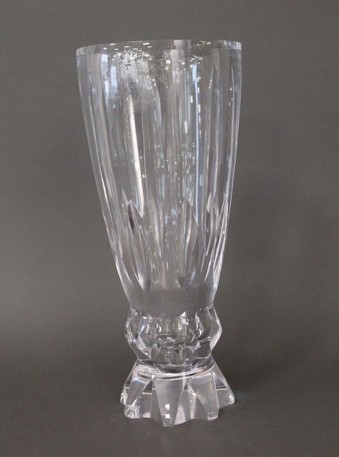 VASE CORNET sur talon en cristal moulé et...