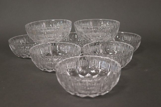 HUIT COUPES A GLACE circulaires en cristal...