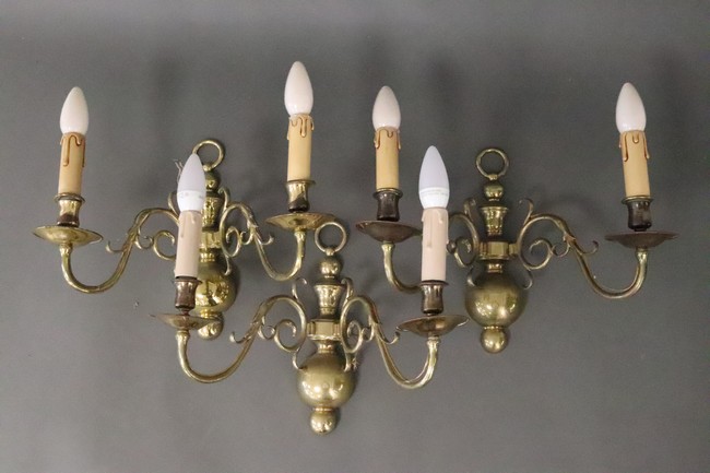 TROIS APPLIQUES en bronze doré à deux bras...