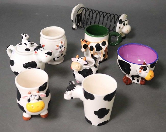 LOT DE 7 PIECES en porcelaine à décor de...