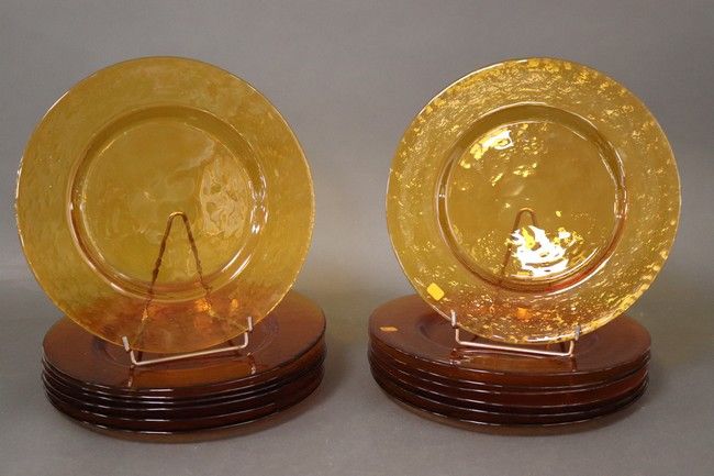 QUATORZE ASSIETTES DE PRESENTATION en verre...