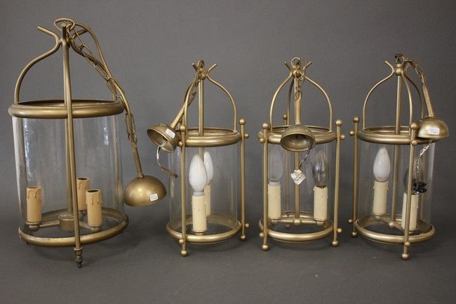 QUATRE LANTERNES cylindriques en verre et...