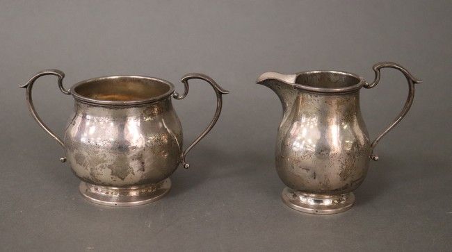 PETIT POT A LAIT et PETIT SUCRIER à deux...