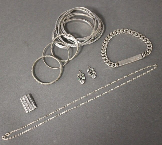 LOT DE BRACELETS JONCS en argent (925), avec...