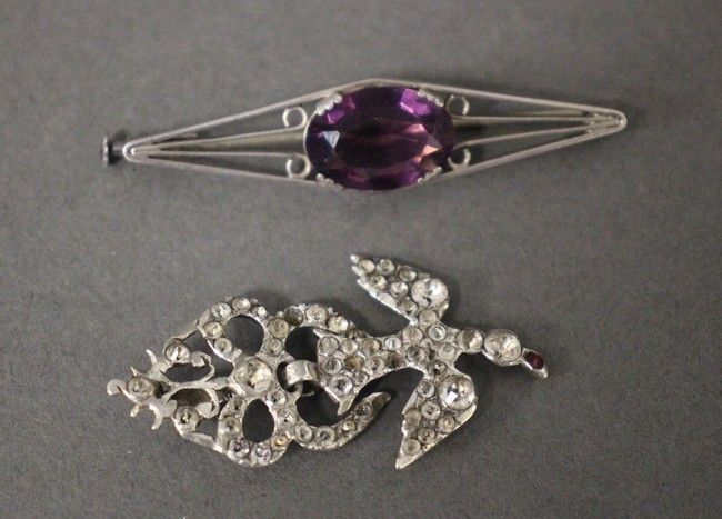 DEUX BIJOUX en argent: