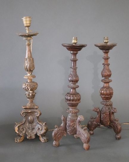 PAIRE DE FLAMBEAUX PIQUE-CIERGES en bois...